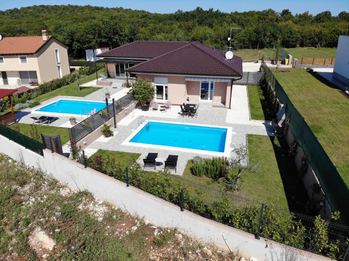 Family House Hana Kanfanar Exterior photo